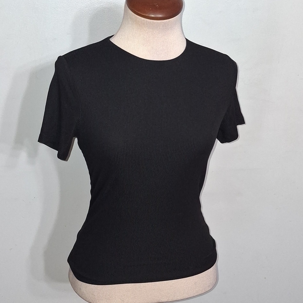 POPULAR 21- Fitted Short Sleeve Black Top- W Sz Medium